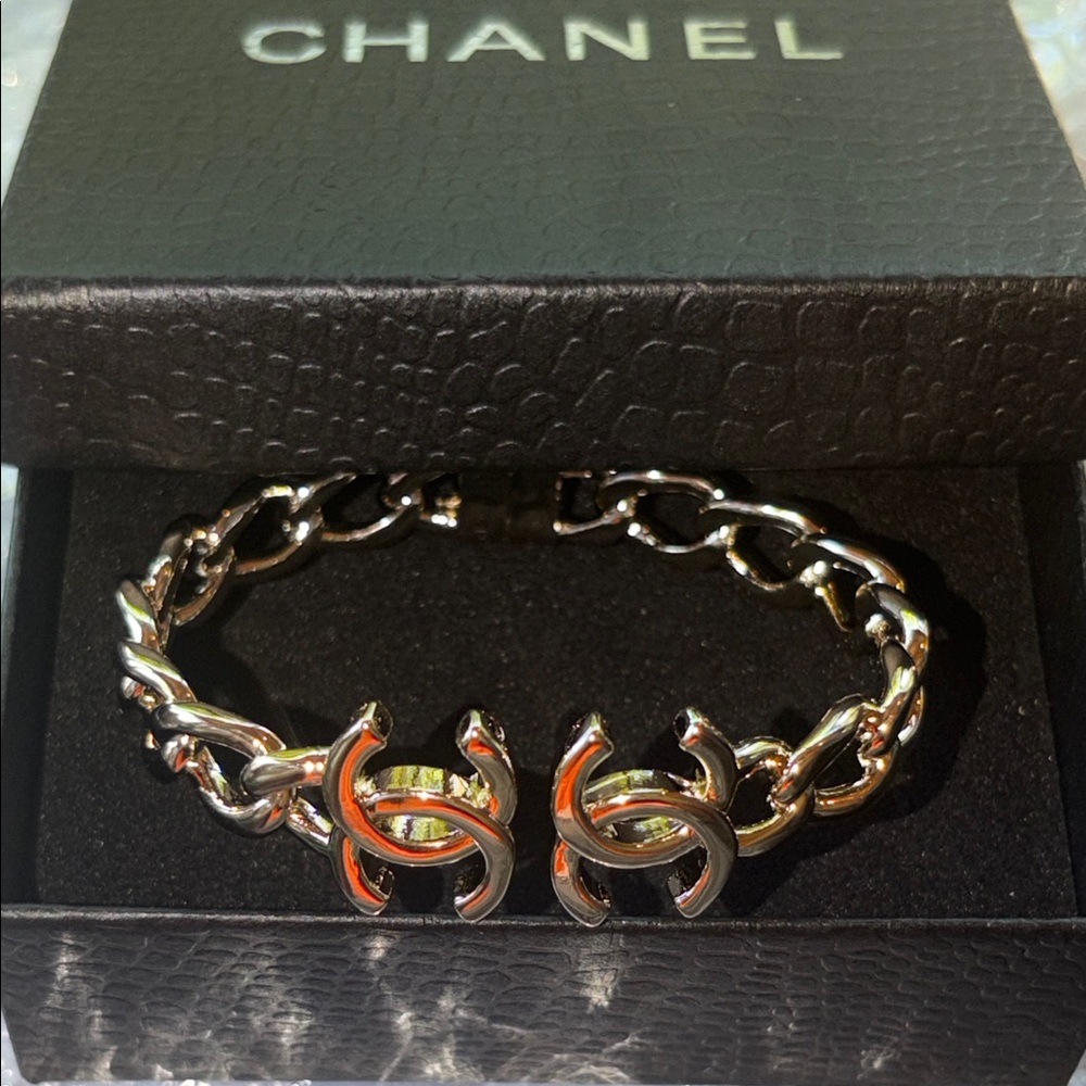 Chanel CC Open Chain Cuff + box - Picture 6 of 10